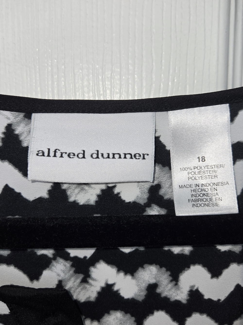 Alfred Dunner Geometric Chevron Print Blouse - Size 18 - Picture 2 of 6